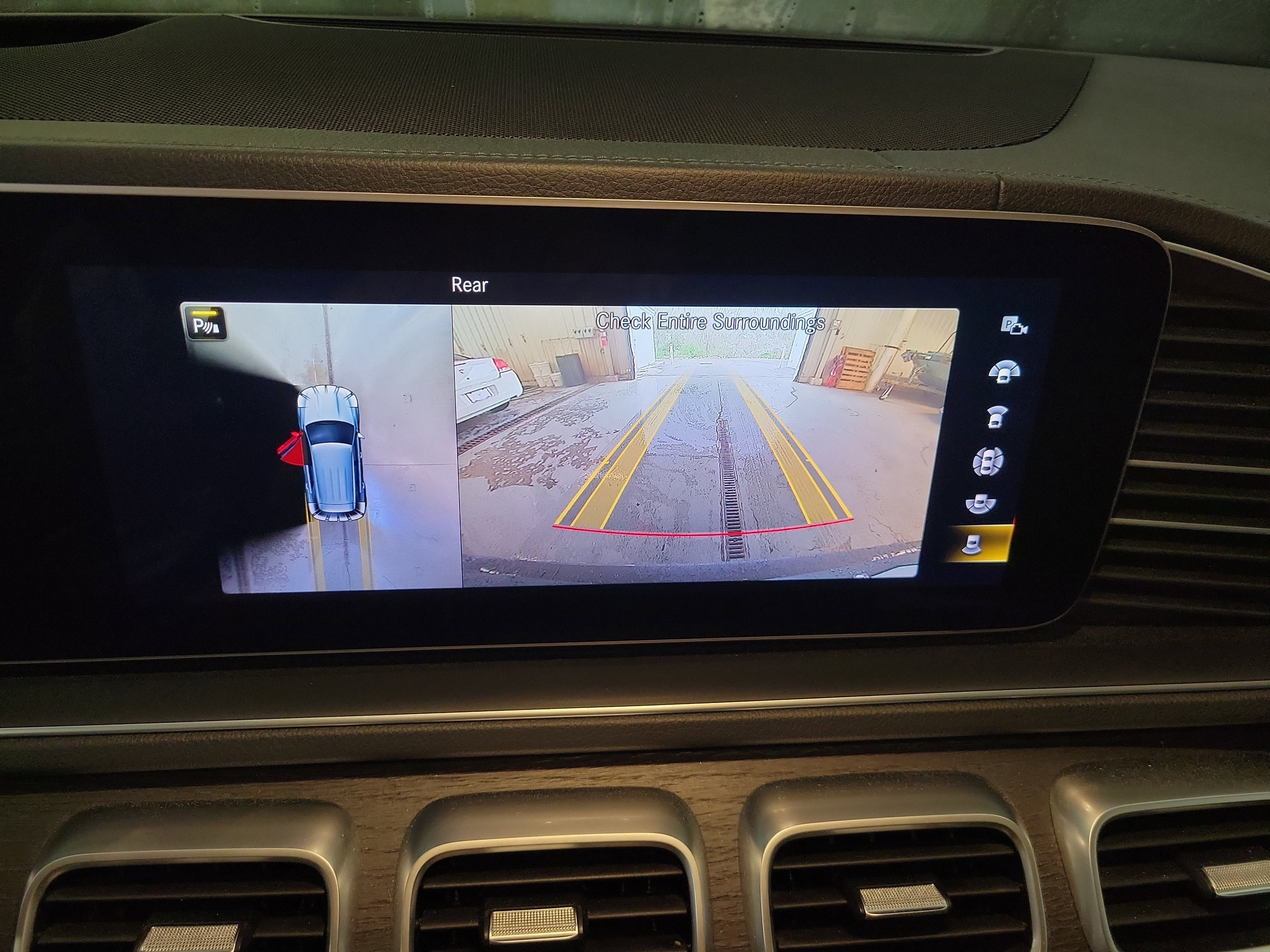 Used 2022 Mercedes-Benz GLE 350 4MATIC w/ AMG Line Exterior image 17