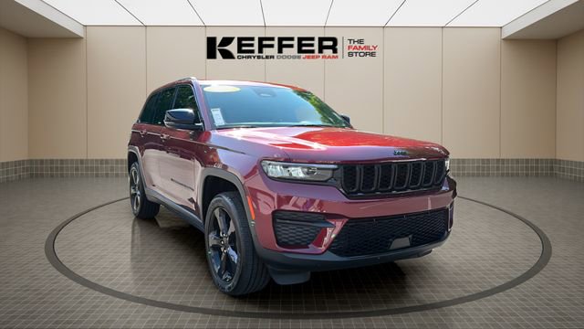 Certified 2023 Jeep Grand Cherokee Altitude AWD/4WD image 8