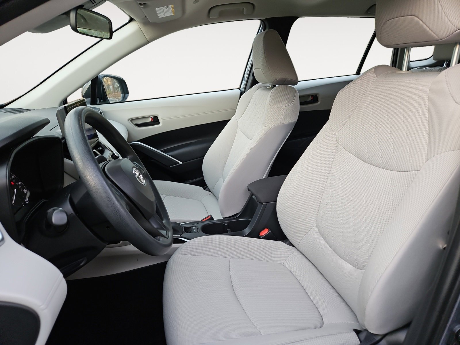 Used 2023 Toyota Corolla Cross L image 9