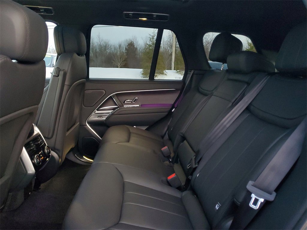 New 2025 Land Rover Range Rover SE image 27