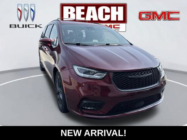 Used 2022 Chrysler Pacifica Limited w/ S Appearance Package