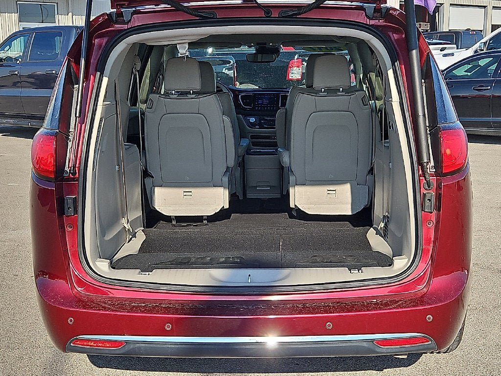 Certified 2017 Chrysler Pacifica Limited w/ Advanced Safetytec Group FWD image 14