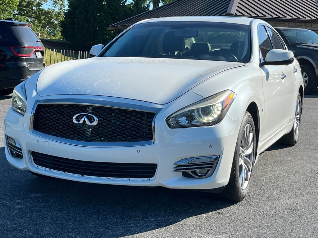 Used 2016 INFINITI Q70 3.7 AWD/4WD image 4