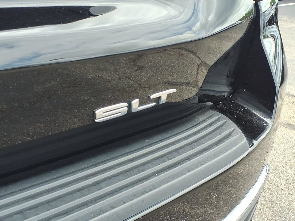 Certified 2023 GMC Yukon XL SLT w/ SLT Premium Package AWD/4WD image 11
