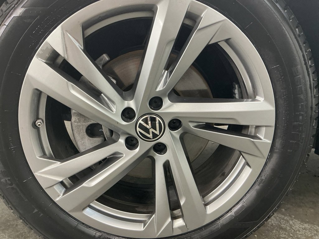 Used 2024 Volkswagen Atlas Cross Sport SEL R-Line AWD/4WD image 5