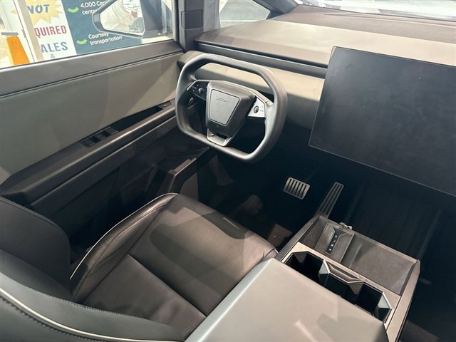 Used 2024 Tesla Cybertruck AWD Crew Cab image 13