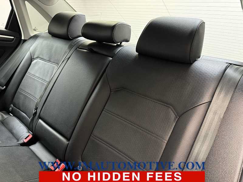 Used 2017 Volkswagen Passat 1.8T SE FWD image 16