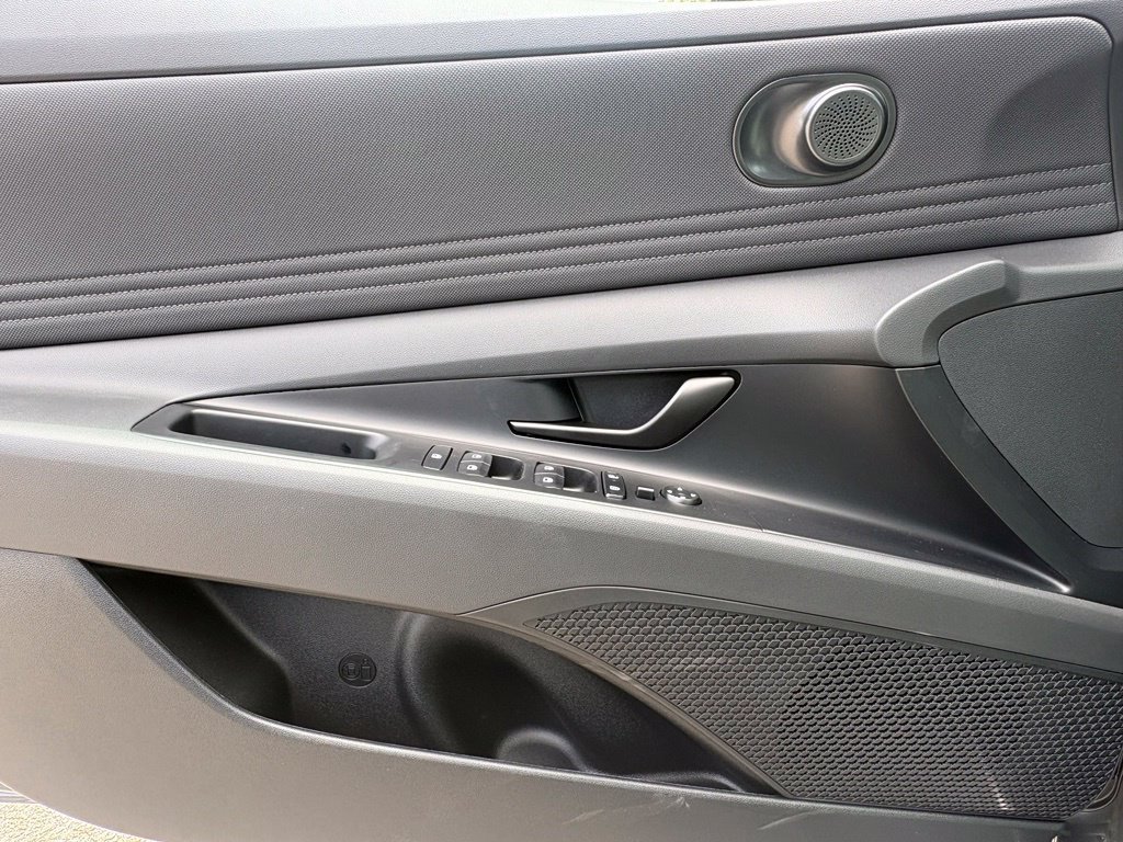 New 2026 Hyundai Elantra SEL Sport FWD image 14