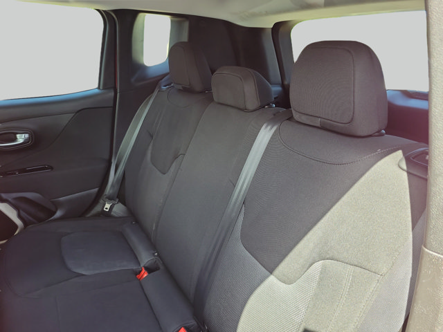 Used 2017 Jeep Renegade Latitude FWD image 11