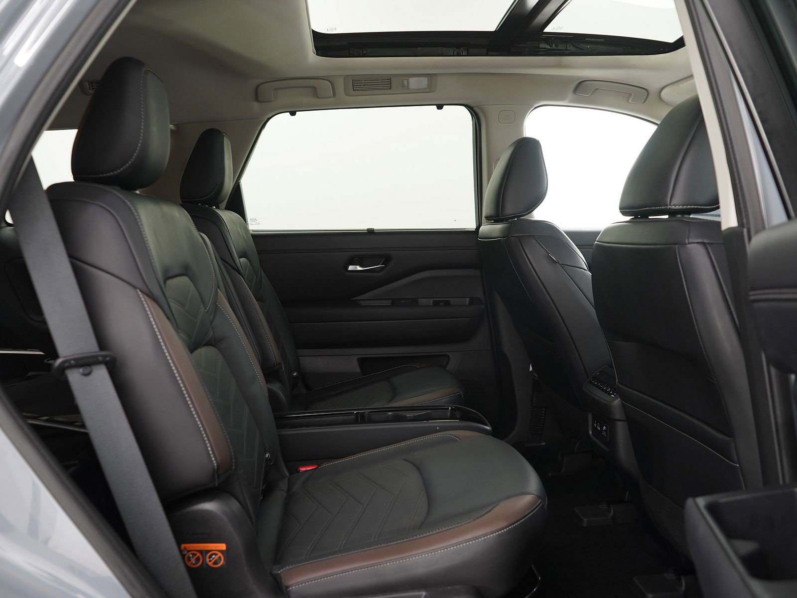 Used 2022 Nissan Pathfinder Platinum image 14