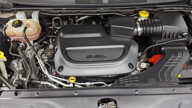 Used 2023 Chrysler Pacifica Limited image 35