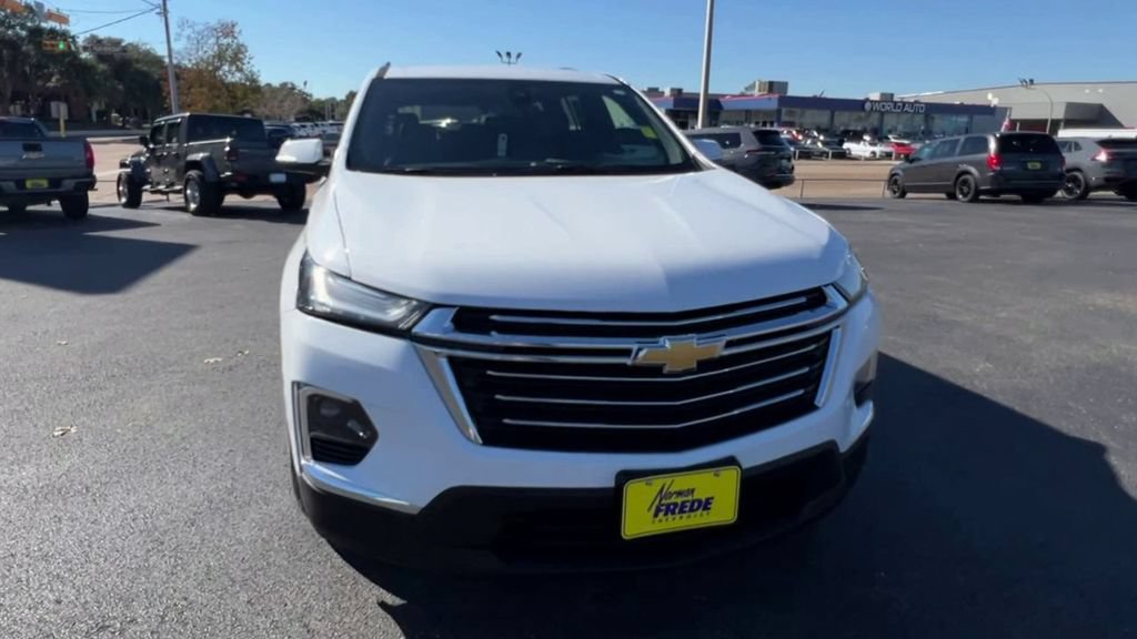 Certified 2022 Chevrolet Traverse LT FWD image 3