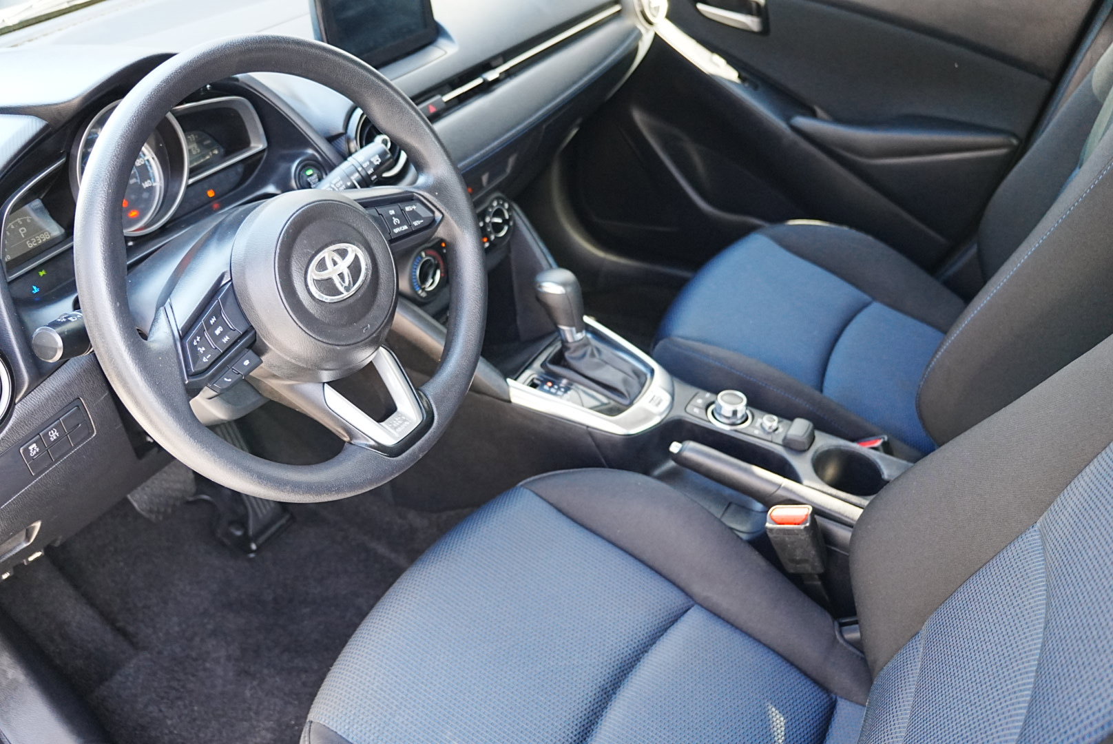 Used 2020 Toyota Yaris LE image 8