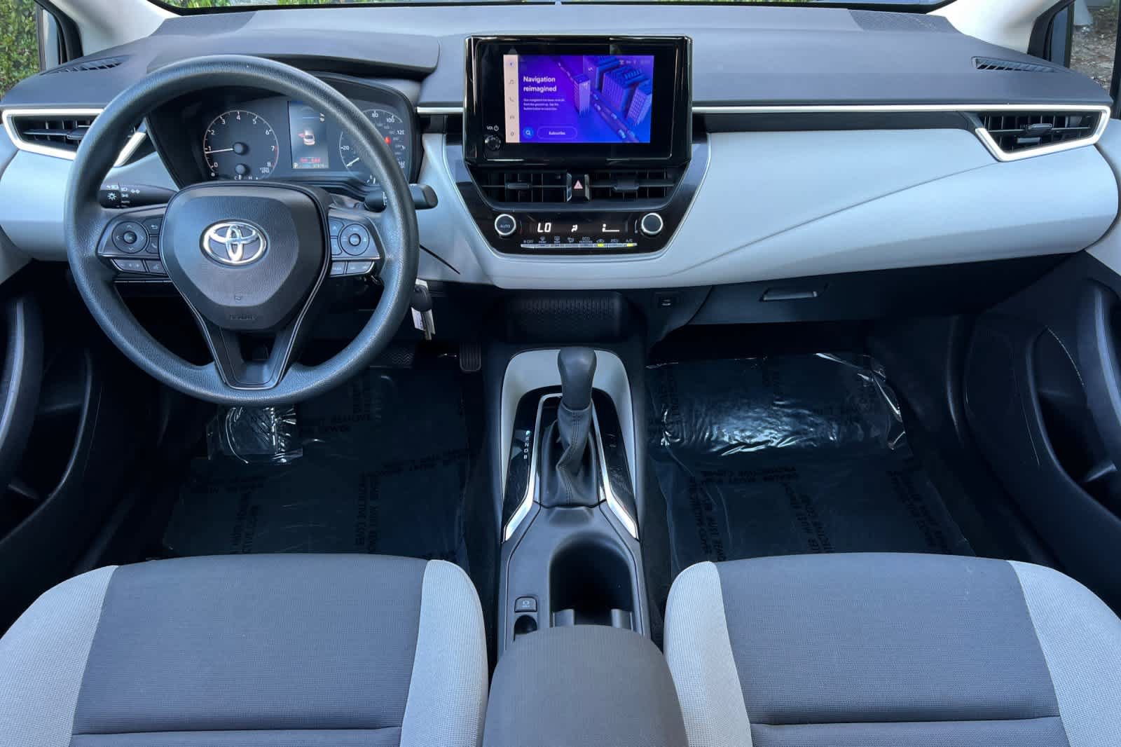 Used 2023 Toyota Corolla LE FWD image 3