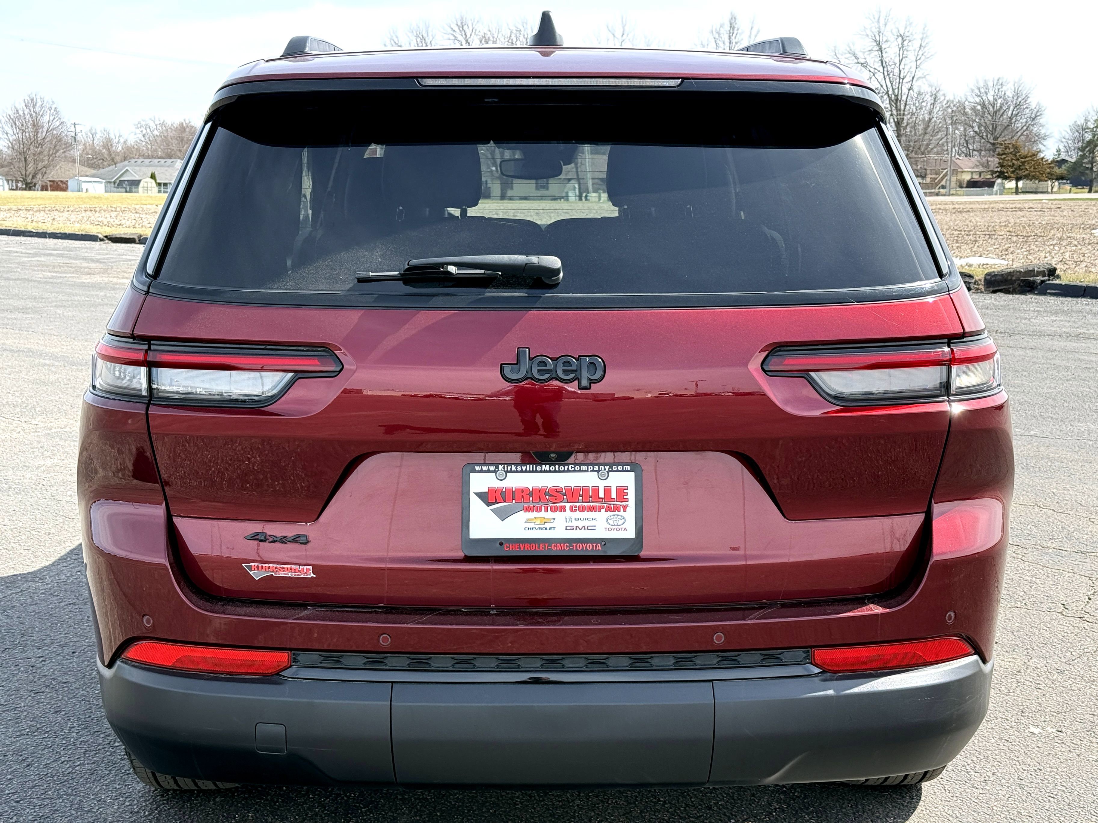 Used 2023 Jeep Grand Cherokee L Laredo image 4