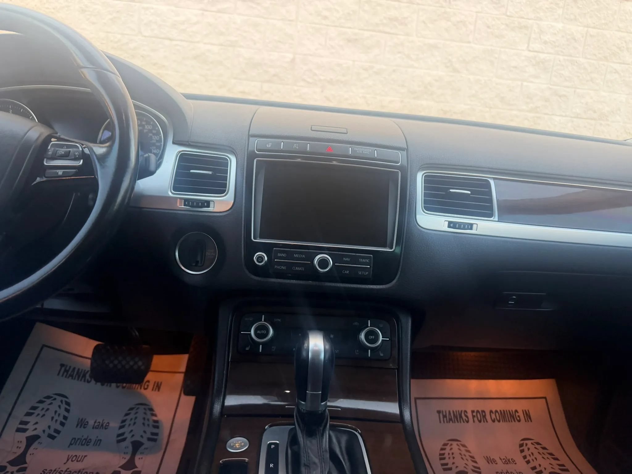 Used 2016 Volkswagen Touareg Sport AWD/4WD image 23