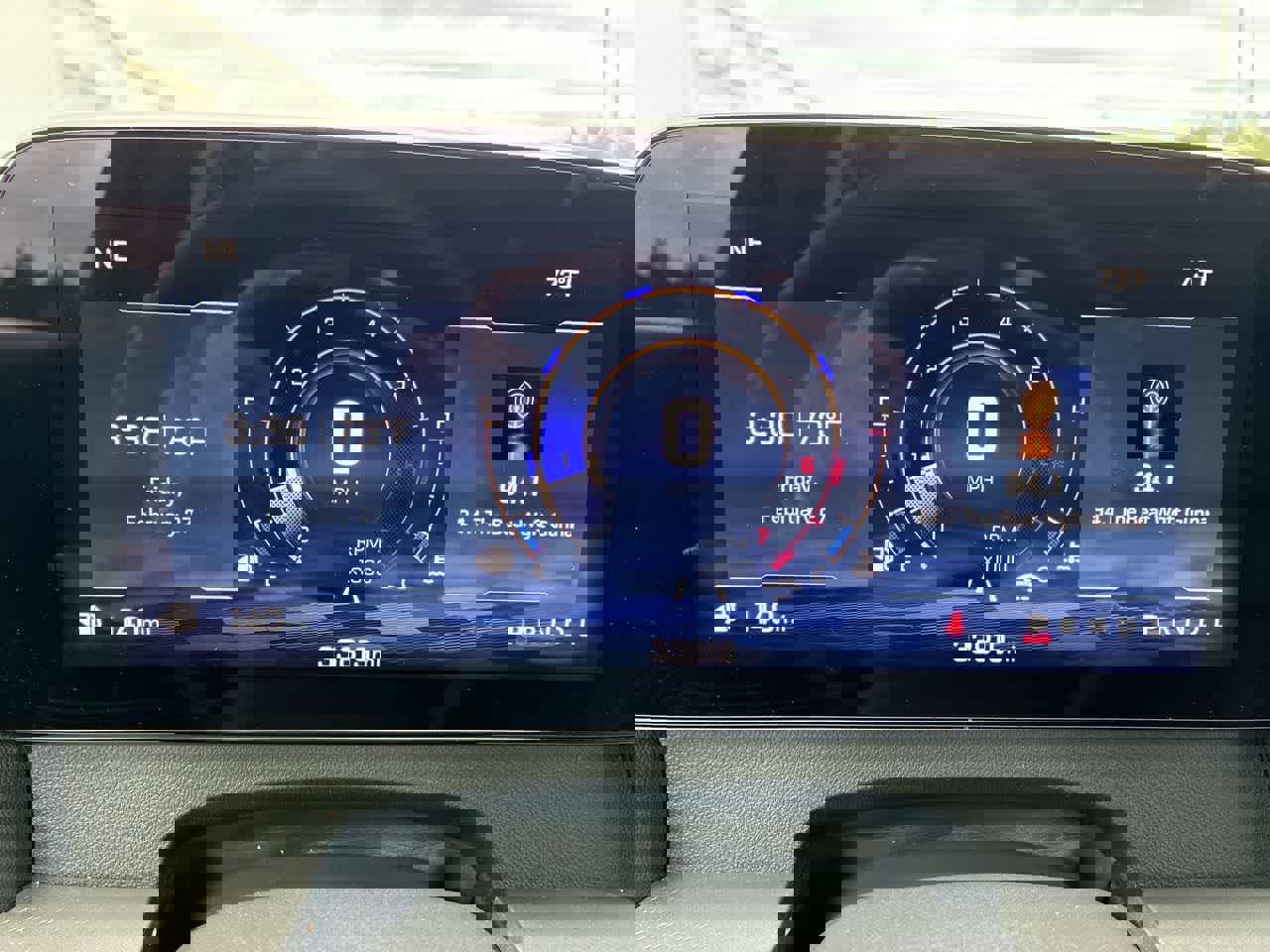 Used 2025 Chevrolet Traverse LT image 12