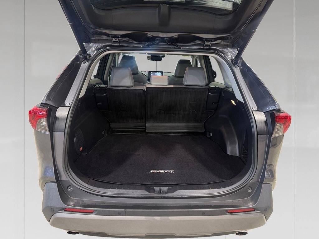 Used 2021 Toyota RAV4 Limited image 19