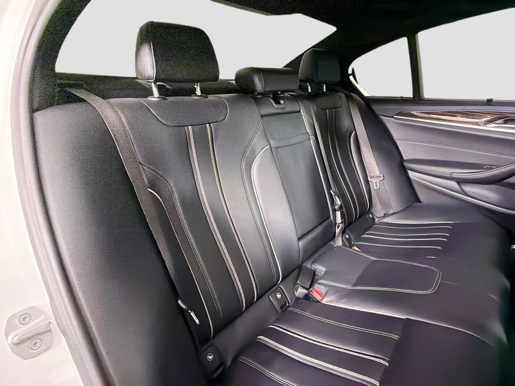 Used 2021 BMW 540i w/ M Sport Package RWD image 28