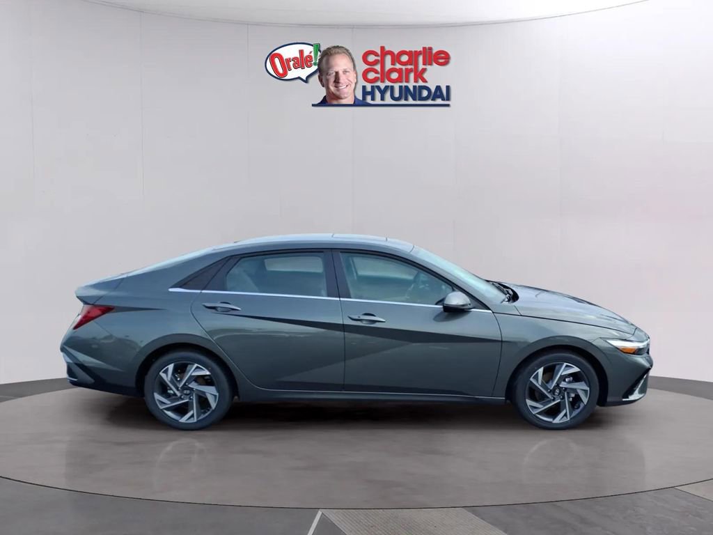 New 2026 Hyundai Elantra Limited FWD image 6