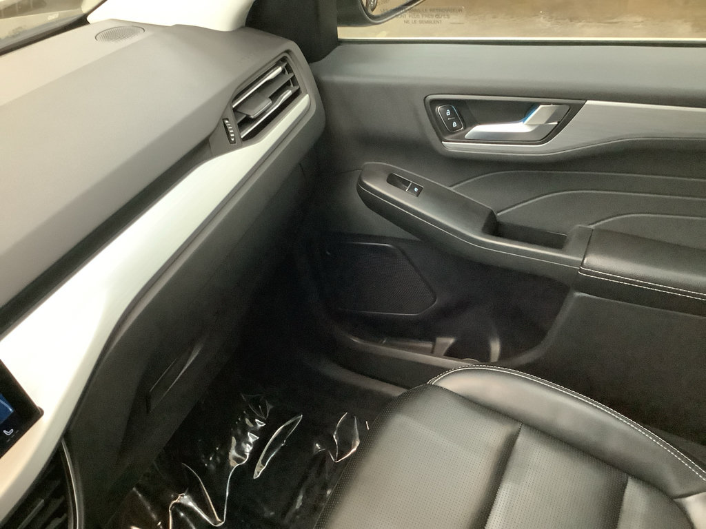 Used 2024 Ford Escape Platinum AWD/4WD image 21