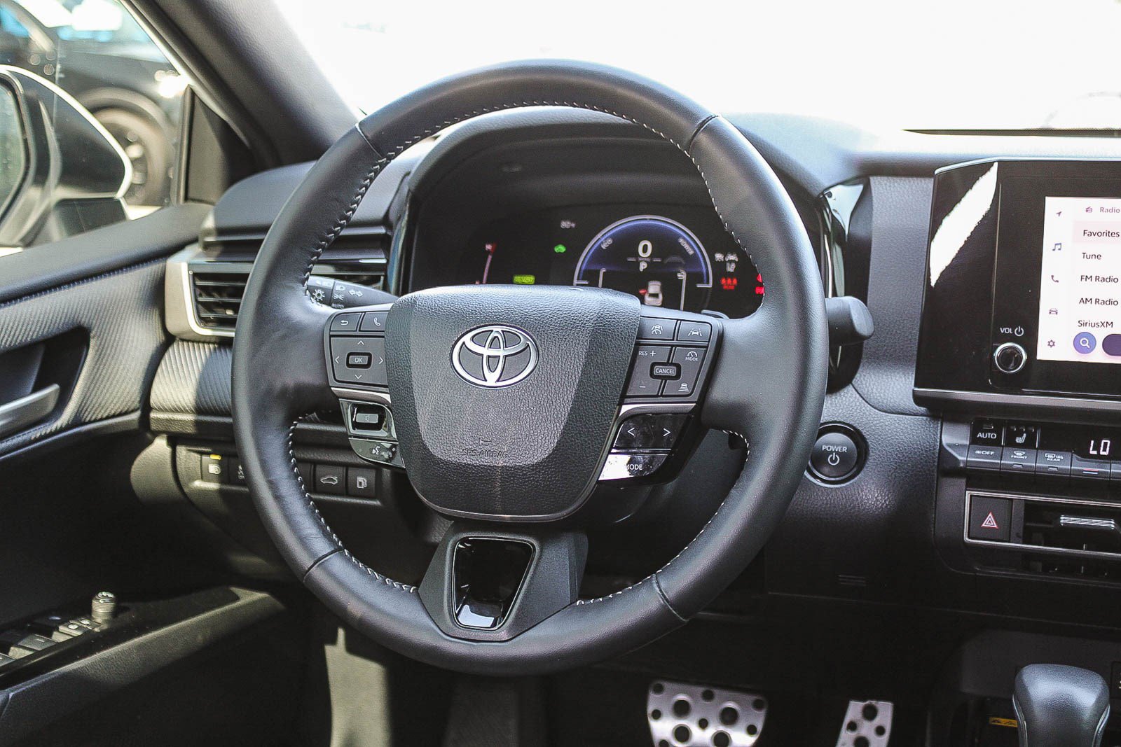 Used 2025 Toyota Camry SE w/ Convenience Package FWD image 18