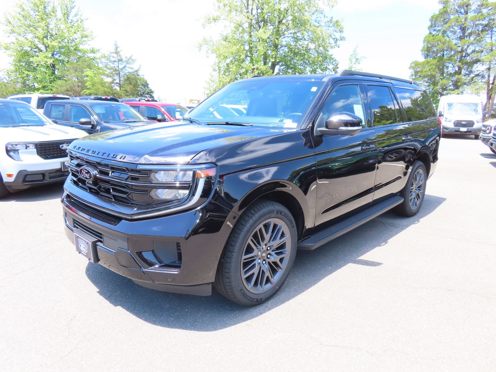 New 2026 Ford Expedition Max Platinum w/ Stealth Appearance Package AWD/4WD image 3