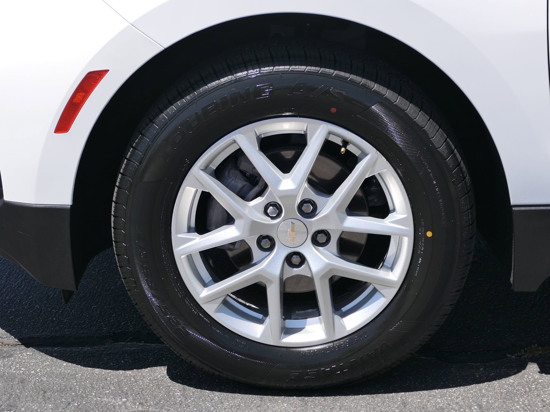 Used 2023 Chevrolet Equinox LS FWD image 10
