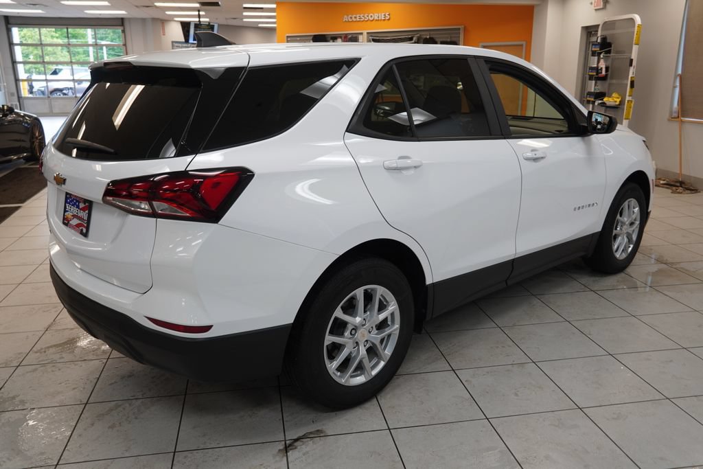 Used 2024 Chevrolet Equinox LS w/ LS Convenience Package FWD image 12