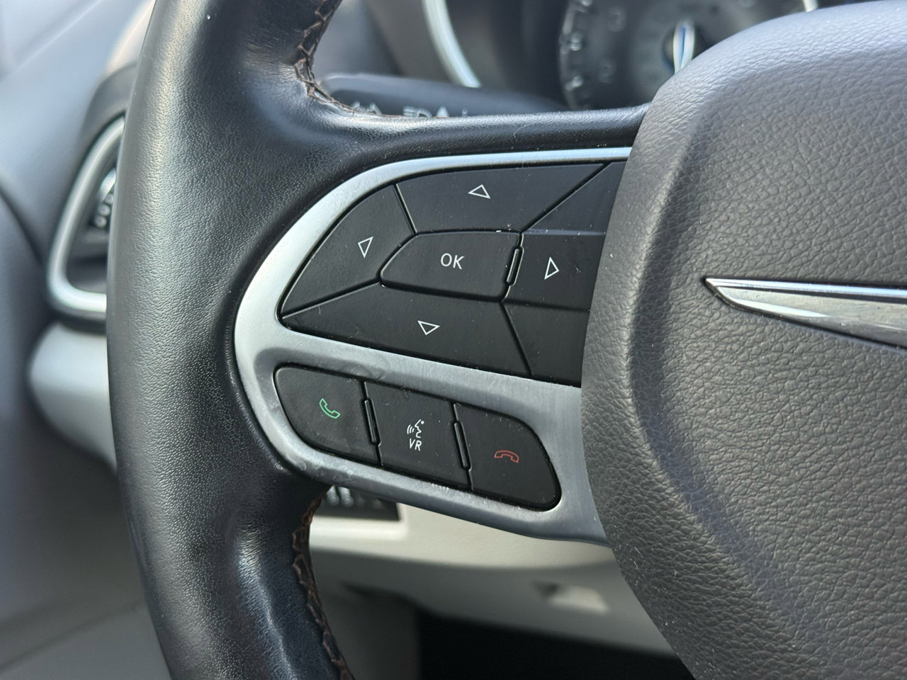 Used 2020 Chrysler Pacifica Touring-L image 16