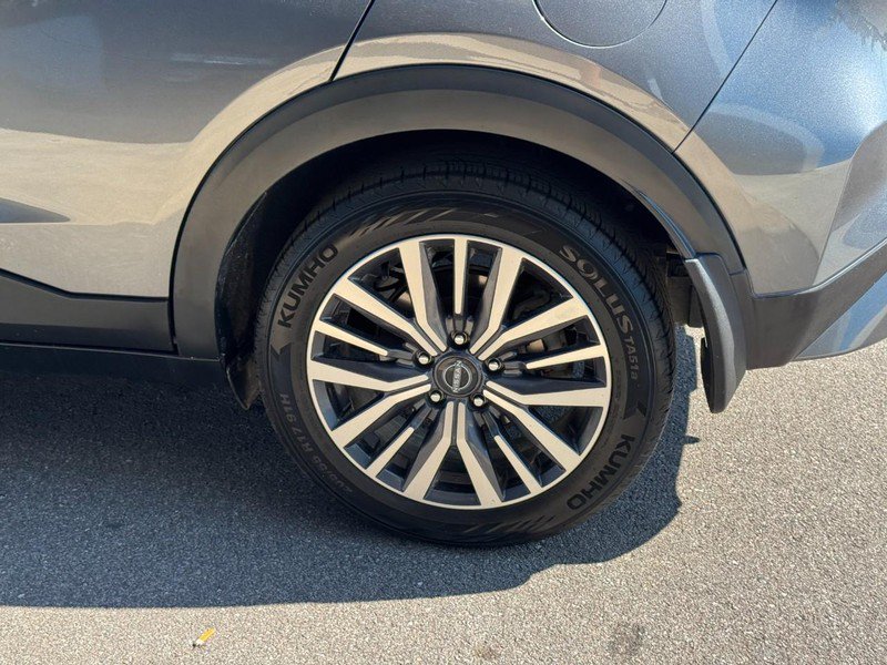 Used 2023 Nissan Kicks SV FWD image 7