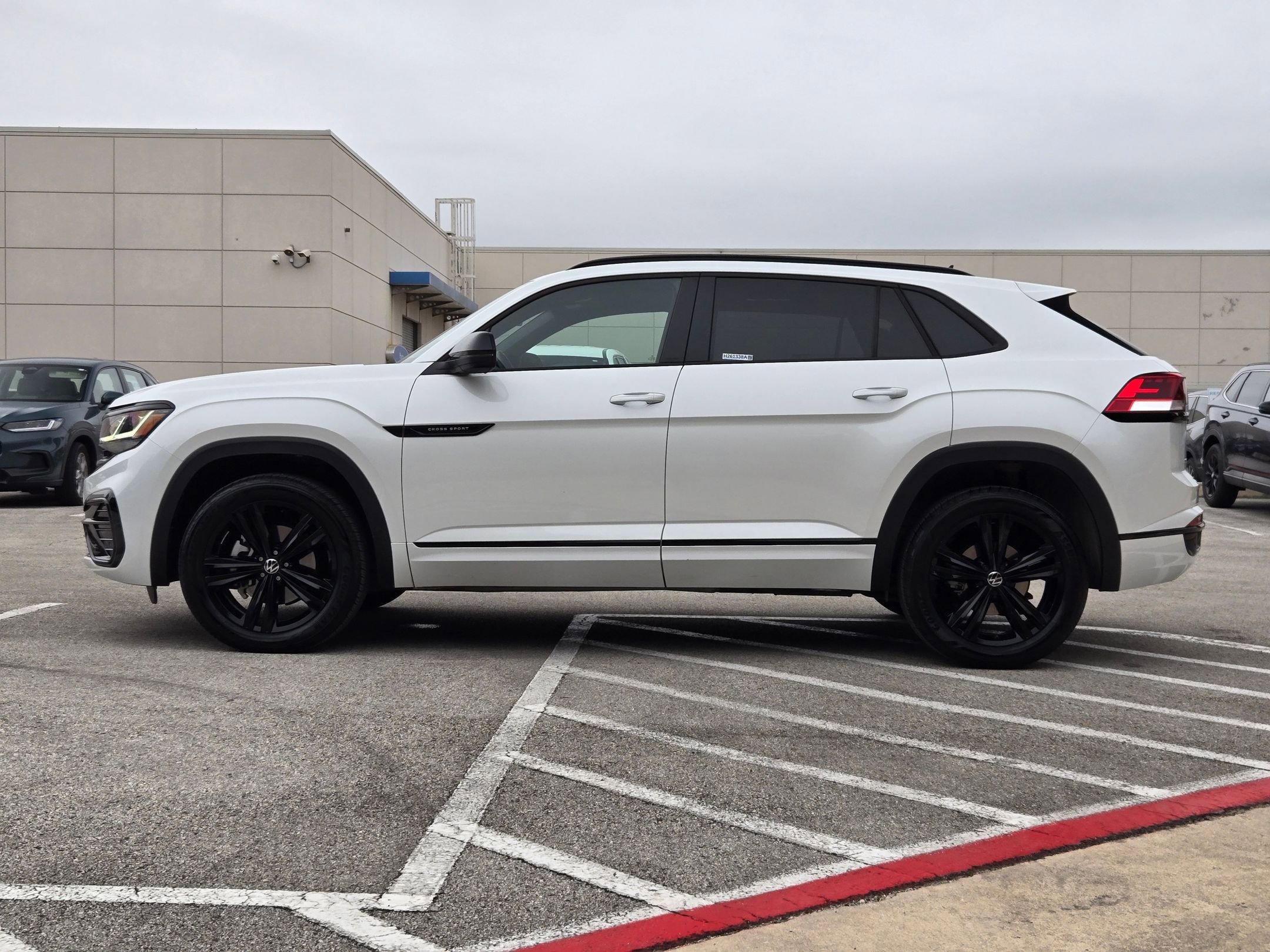 Used 2023 Volkswagen Atlas Cross Sport SEL R-Line AWD/4WD image 6