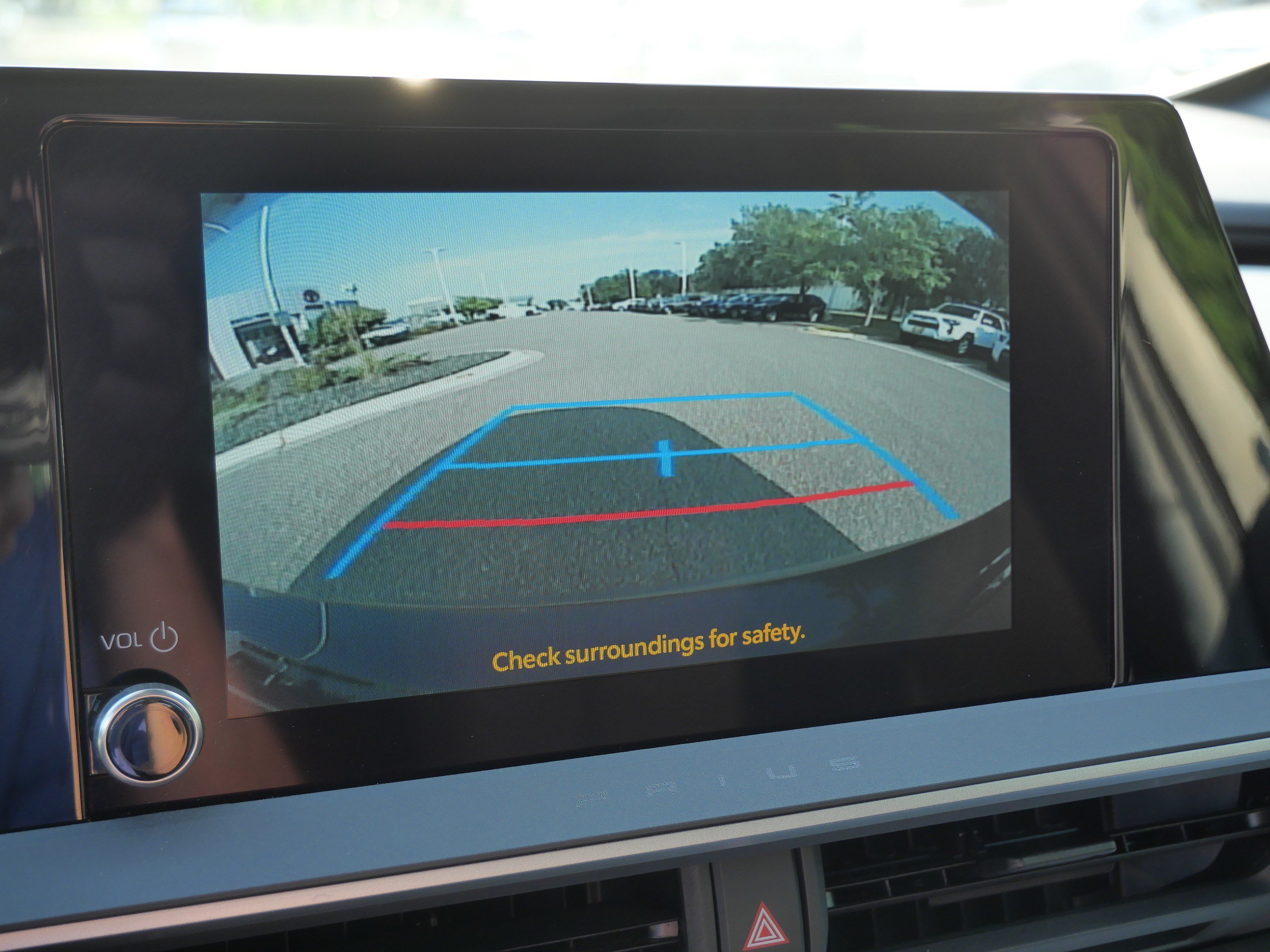 Certified 2025 Toyota Prius LE FWD image 33