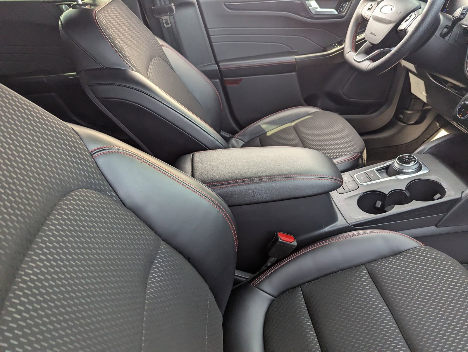 Certified 2025 Ford Escape ST-Line image 11