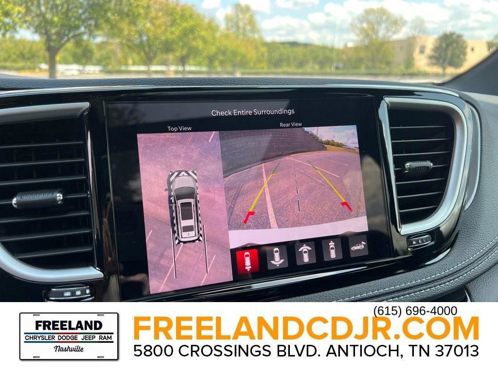 New 2025 Chrysler Pacifica Select image 31