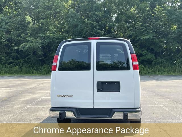 Used 2025 Chevrolet Express 2500 w/ Driver Convenience Package RWD image 4