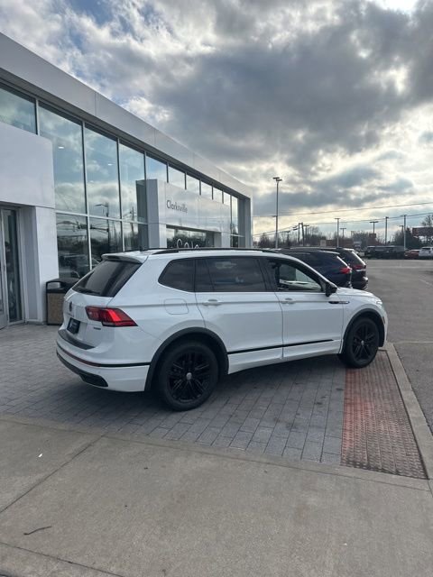 Used 2022 Volkswagen Tiguan SE R-Line image 9