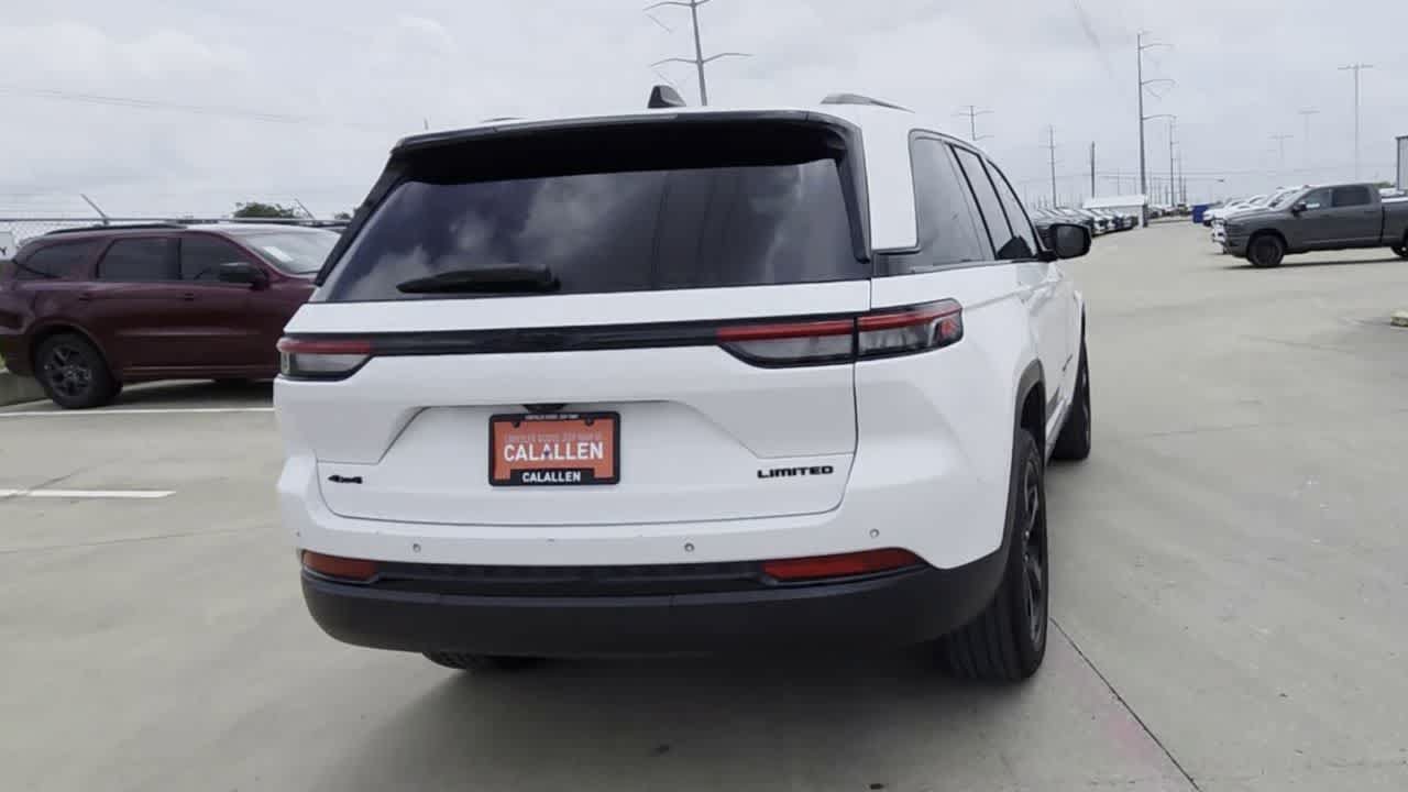 Used 2023 Jeep Grand Cherokee Limited w/ Black Appearance Package AWD/4WD image 7