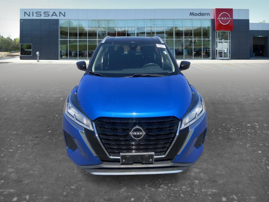 Used 2023 Nissan Kicks SV image 2