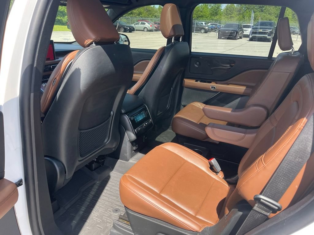 Used 2022 Lincoln Aviator Reserve w/ Equipment Group 201A AWD/4WD image 15