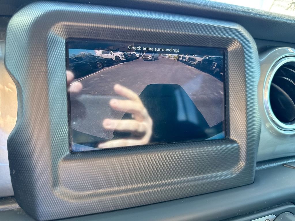 Used 2018 Jeep Wrangler Unlimited Sahara image 16