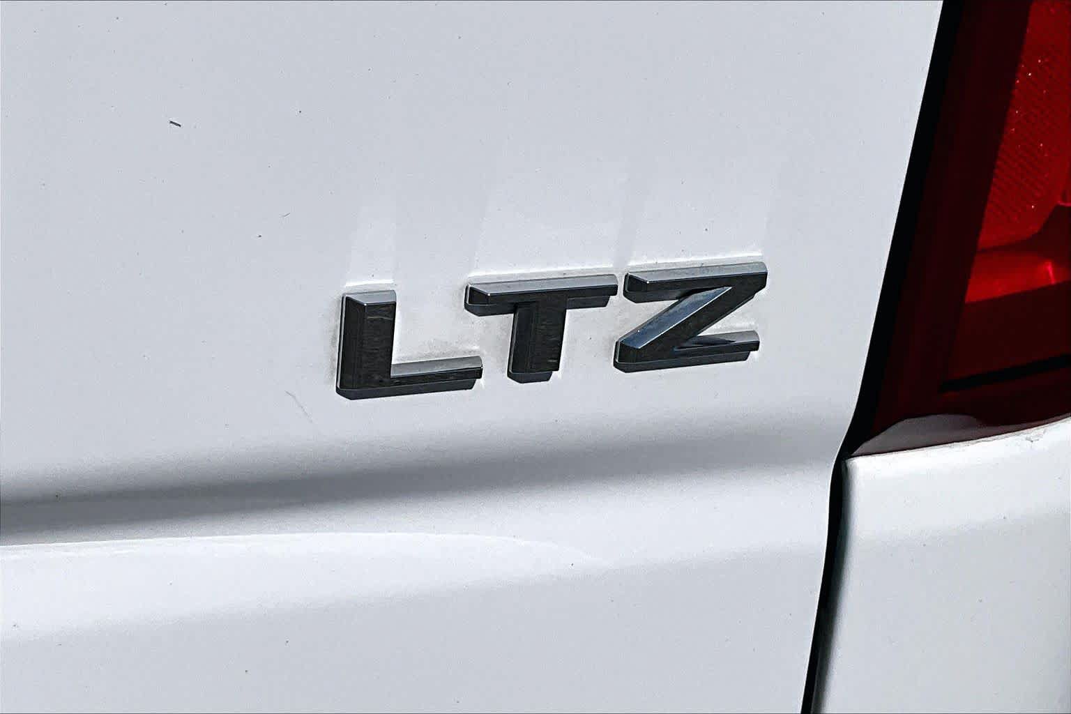Used 2021 Chevrolet Silverado 1500 LTZ w/ LTZ Convenience Package II AWD/4WD image 9