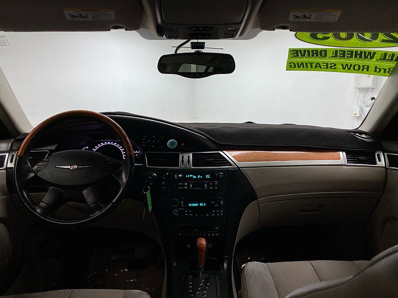Used 2005 Chrysler Pacifica Limited image 21