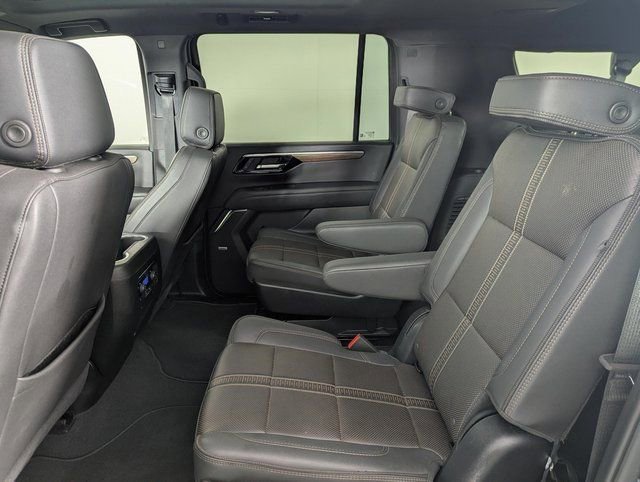 Used 2025 Chevrolet Suburban High Country w/ Sun And Tow Package AWD/4WD image 16