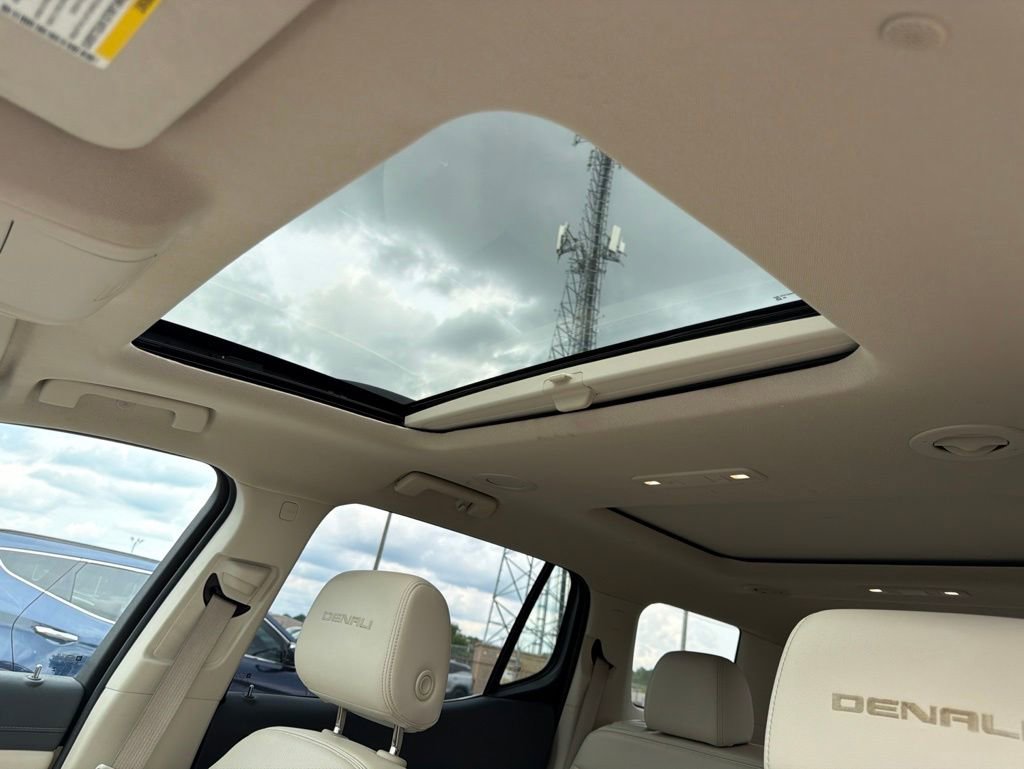 Used 2023 GMC Acadia Denali w/ Denali Ultimate Package FWD image 19
