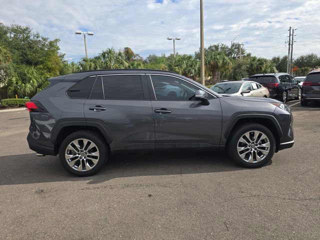 Used 2021 Toyota RAV4 XLE Premium image 9