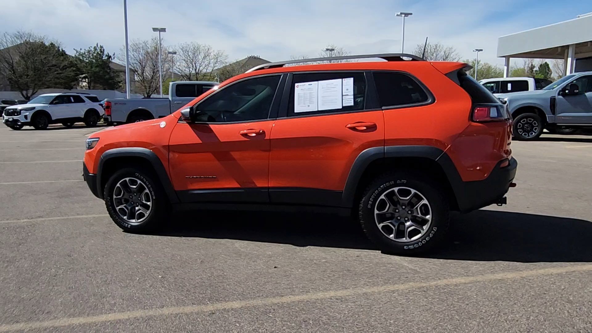 Used 2021 Jeep Cherokee Trailhawk AWD/4WD image 21