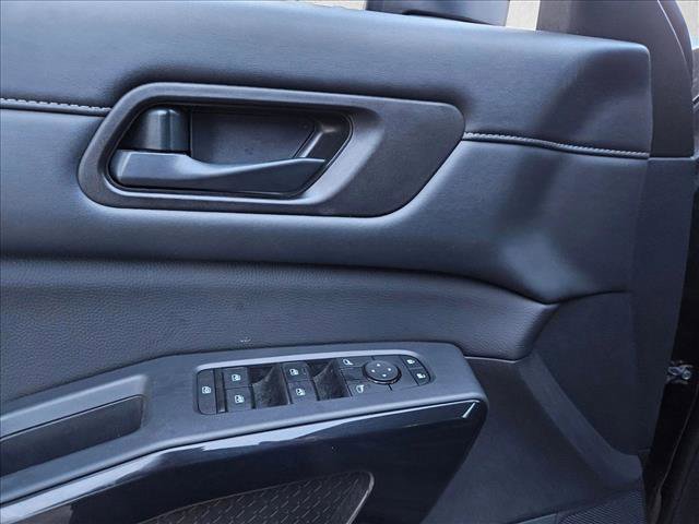 Used 2025 Nissan Pathfinder SV FWD image 8