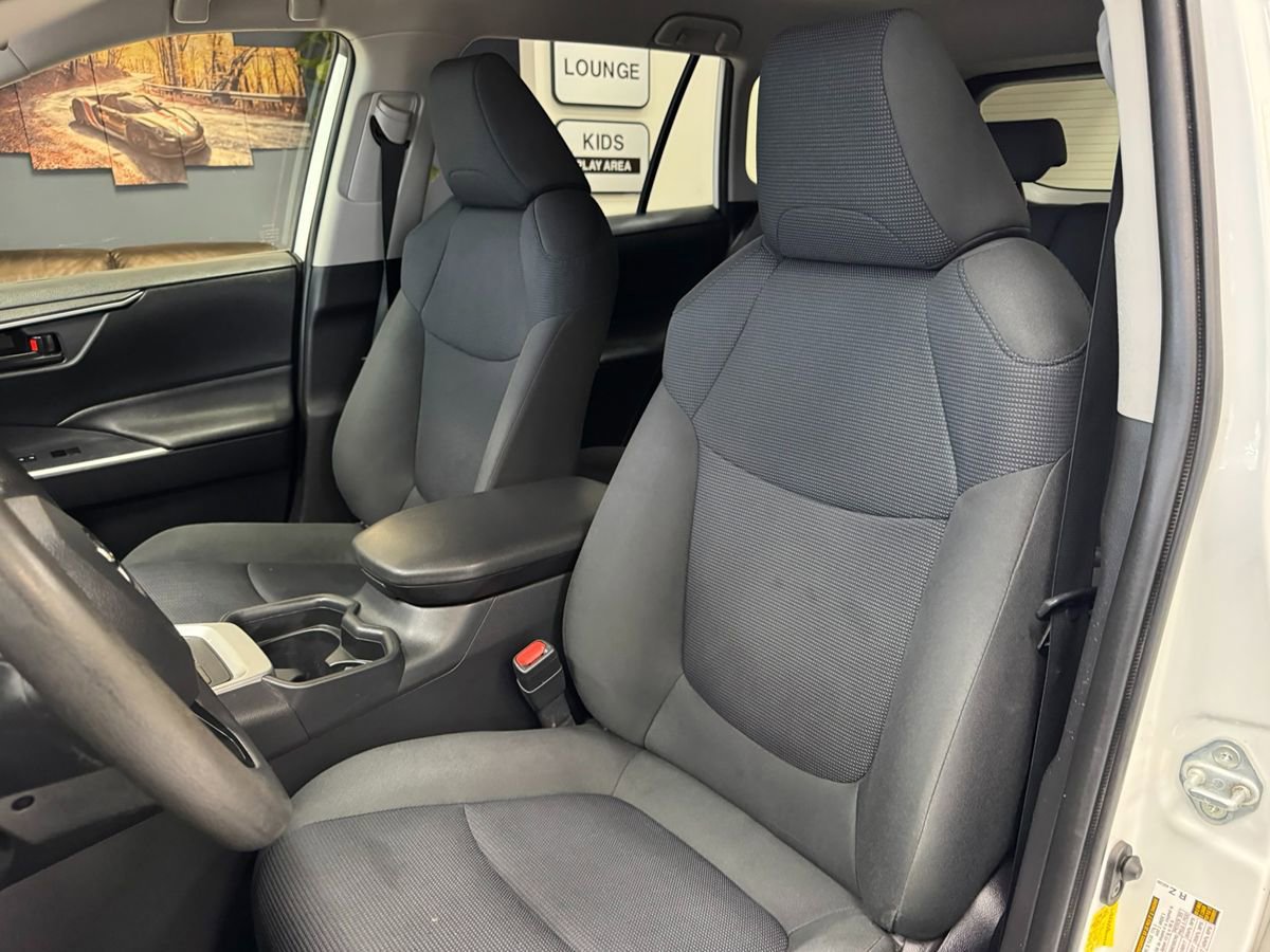 Used 2019 Toyota RAV4 LE w/ All Weather Liner Package AWD/4WD image 13