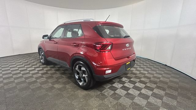 Used 2025 Hyundai Venue SEL FWD image 5